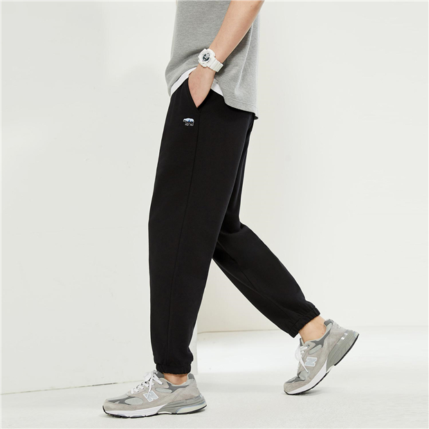 Polar bear embroidery elastic waist joggers | GIORDANO