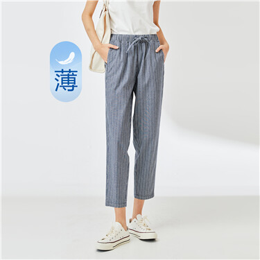 Elastic waistband lightweight ankle-length denim pants