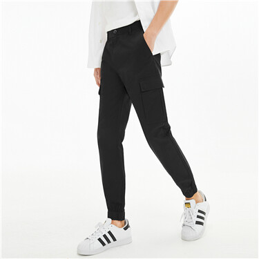 Thin casual trousers with cotton cargo pockets