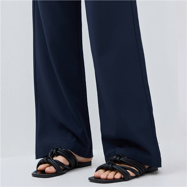 4-Way stretch pleated lightweight pants | GIORDANO Online Store