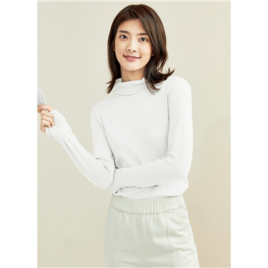 Stretchy solid color turtleneck long-sleeve tee