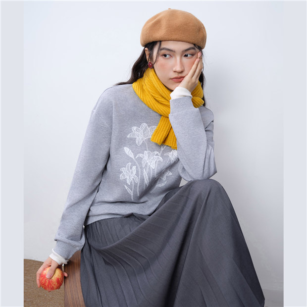 Lace floral applique loose sweatshirt | GIORDANO Online Store