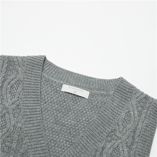 Cable-knit v-neck sleeveless sweater | GIORDANO Online Store